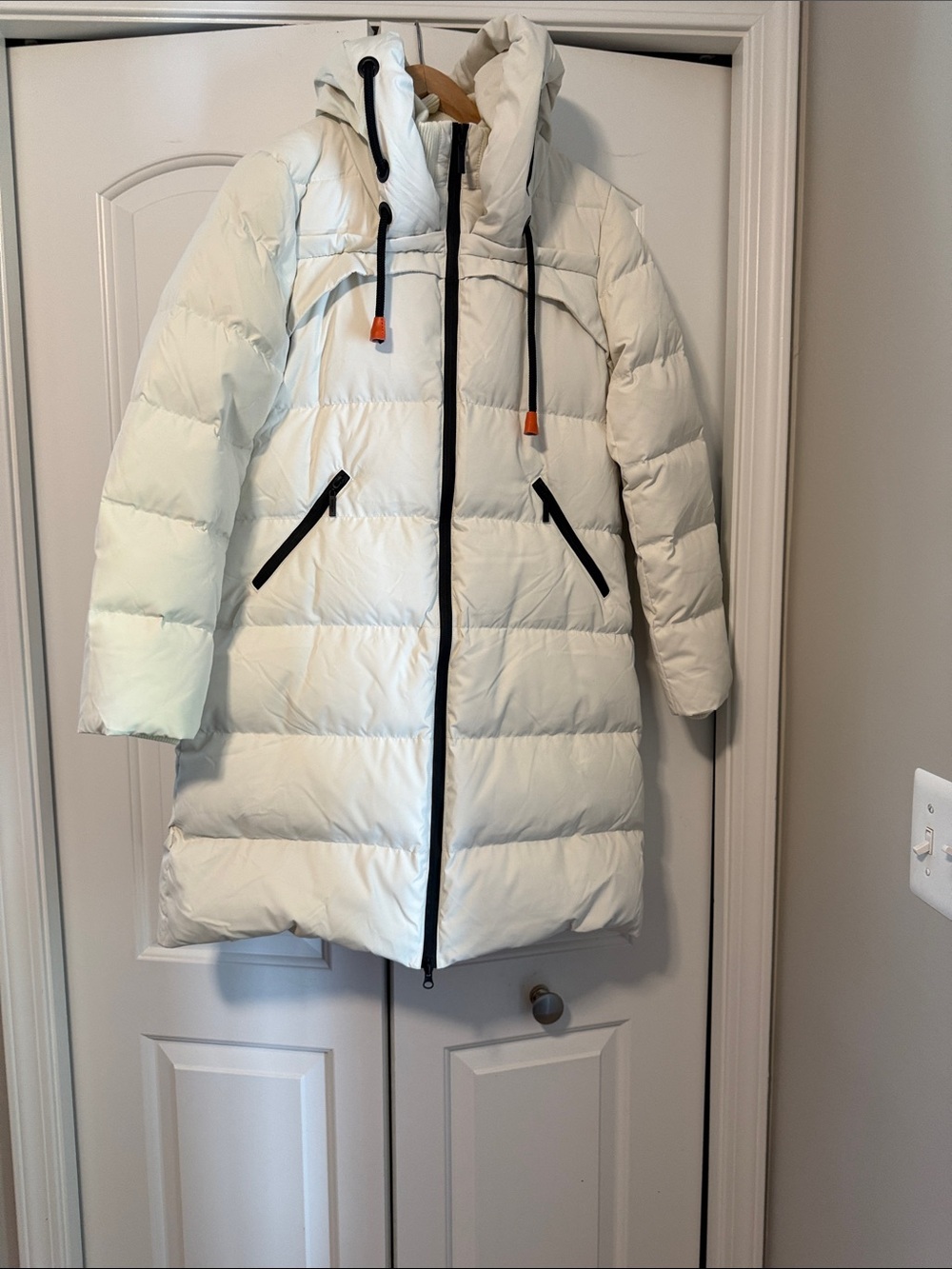 OROLAY  Women's Long White Puffer Coat with Hood